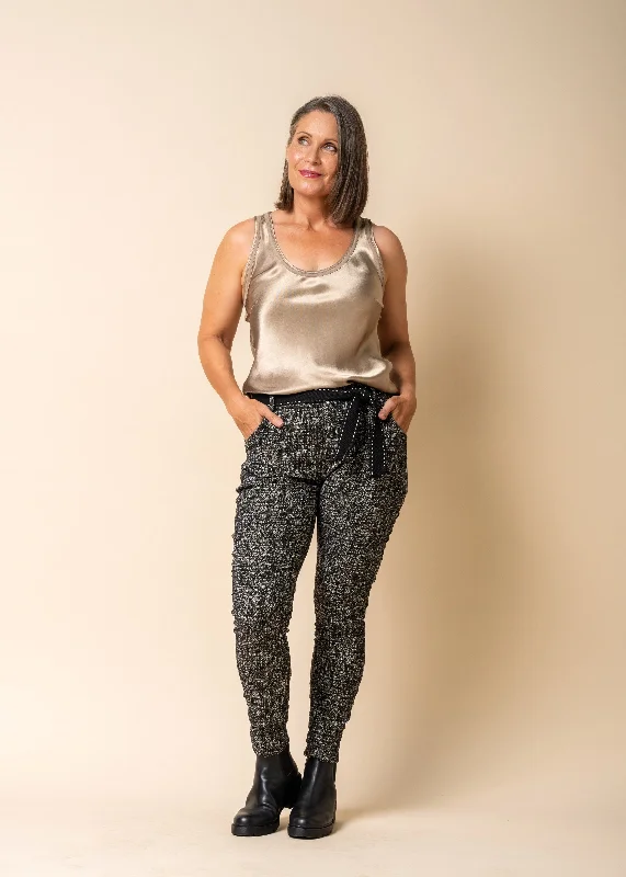 Amiri Pants in Onyx Modern Skinny Pants