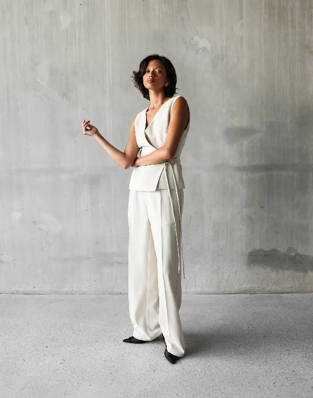 Alayna Pants (Oat) Chic Capri Pants